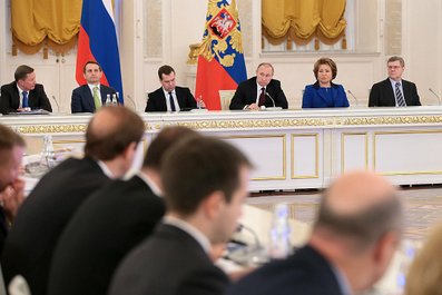 Владимир Путин потребовал настроить профессиональное образование на потребности экономики